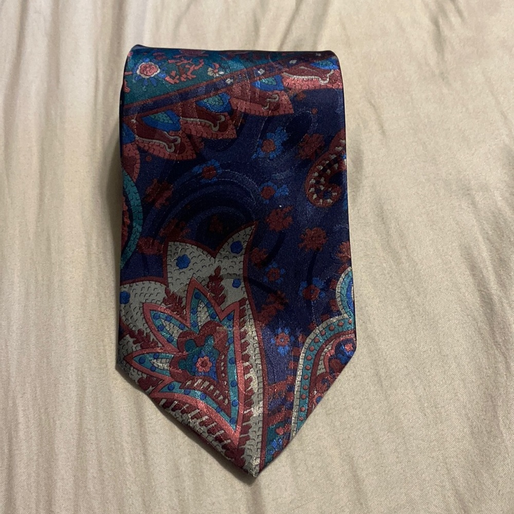 Editions by Van Heusen paisley tie